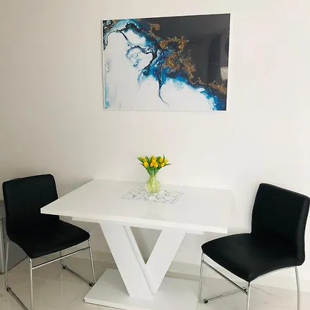 Lux Aparthotel *